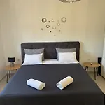 Apartment La *
